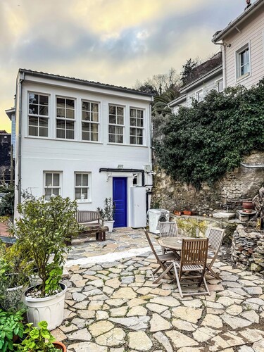 3-bedroom villa in charming Istanbul with AC