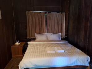 Classic Bungalow, Mountain View | Free WiFi