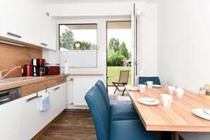 Apartment | Private kitchen - Ferienwohnung 70qm mit Balkon in Bensersiel (Esens)