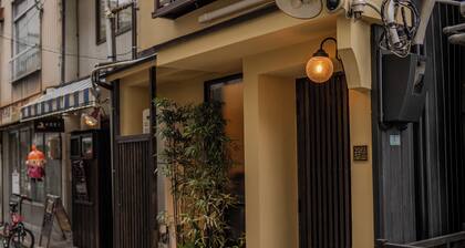 A quiet, refined seaside retreat in Onomichi. 3-bedroom villa.