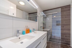 Apartment | Bathroom - 4 Person Apartment With sea View (De Koog)