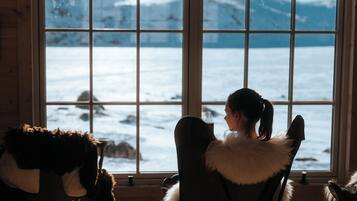 Cabane Confort, vue partielle sur l'océan | Coin séjour