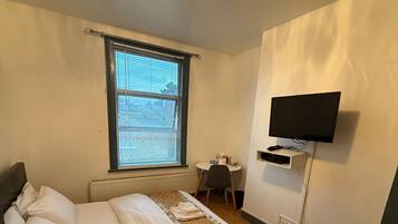 1 bedroom, internet, bed sheets