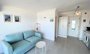 Living area - Studio for 2 People (Antibes)