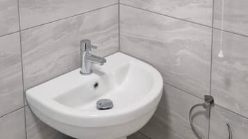 Apartment, 1 Bedroom | Bathroom