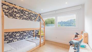 4 chambres, fer et planche à repasser, Wi-Fi gratuit, draps fournis