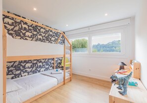 4 slaapkamers, een strijkplank/strijkijzer, gratis wifi, beddengoed