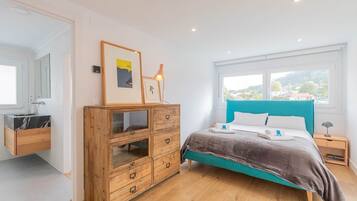 4 slaapkamers, een strijkplank/strijkijzer, gratis wifi, beddengoed