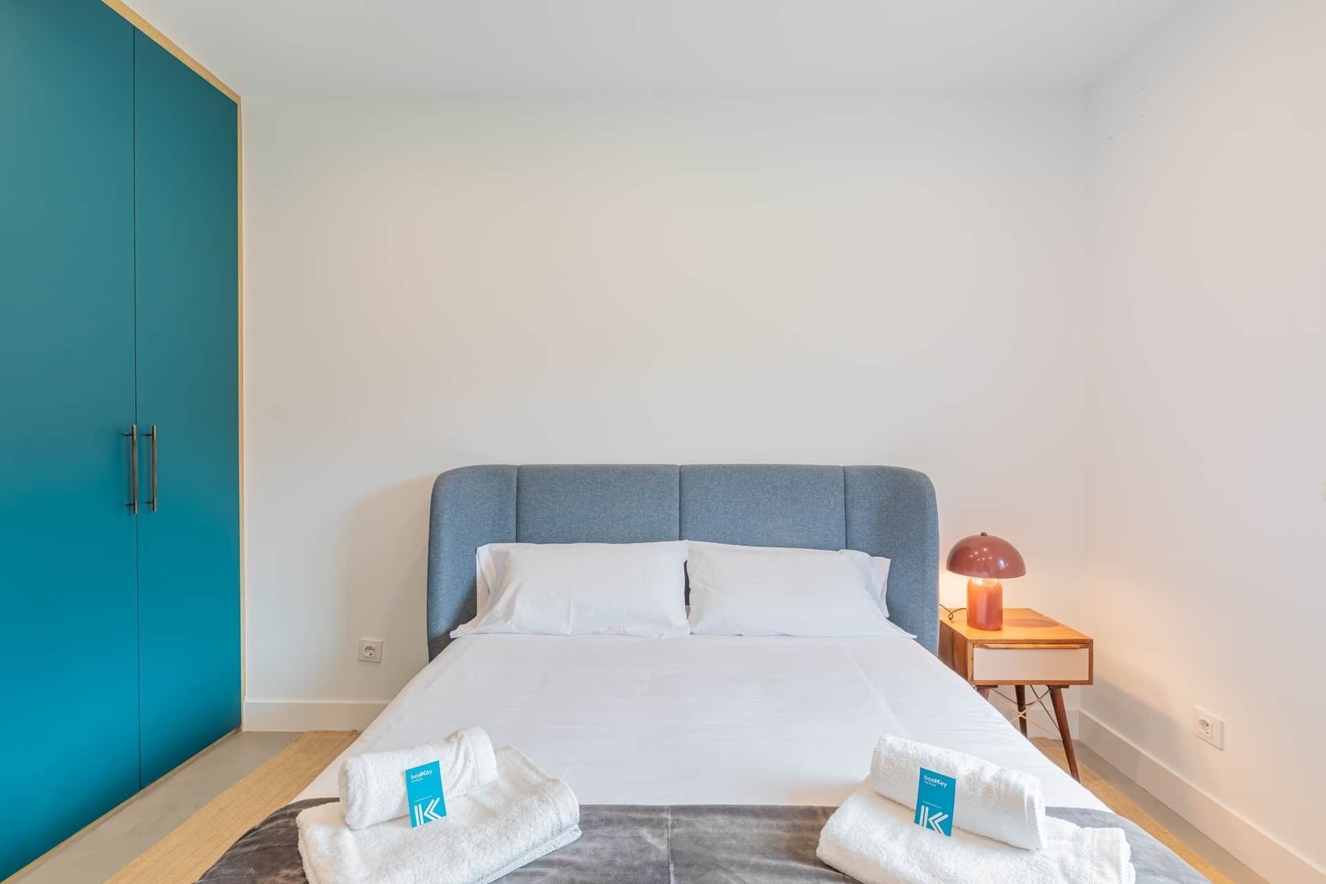 4 dormitorios, tabla de planchar con plancha, wifi gratis y ropa de cama
