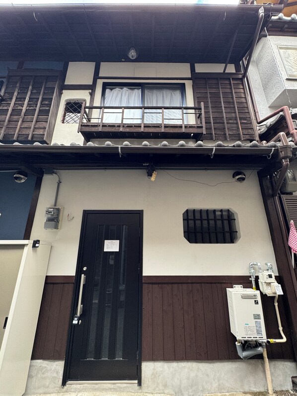 المنشأة من الخارج