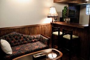 Classic Quadruple Room | Living area