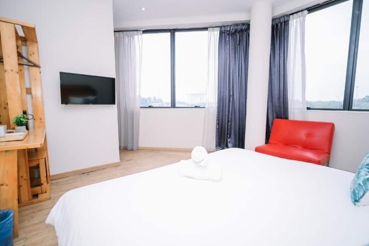 Habitación Deluxe | Escritorio, tabla de planchar con plancha, wifi gratis