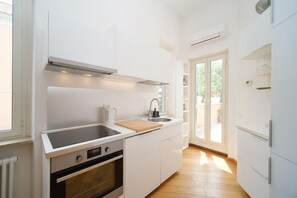 Kühlschrank, Ofen, Herdplatte, Geschirrspüler