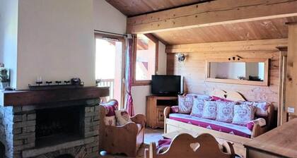 Beautiful, Spacious Mountain-style Apartment Located Close to the Slopes