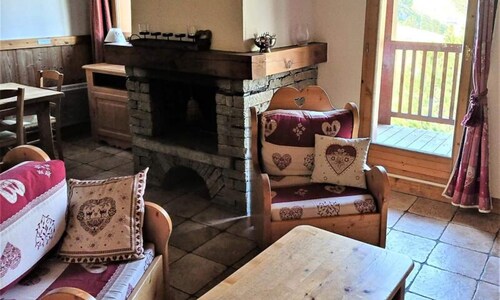 Beautiful, Spacious Mountain-style Apartment Located Close to the Slopes