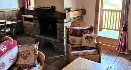 Beautiful, Spacious Mountain-style Apartment Located Close to the Slopes
