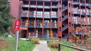 A multi-story building with balconies and a central courtyard. - Apartment for 5 People in Arc 1800 Near the Slopes in the Village of Charmettoger (Bourg-Saint-Maurice)