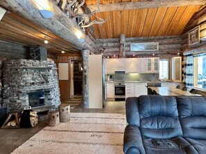 Superior Villa, 5 Bedrooms, Slope side | Living area | Flat-screen TV - Villa Mörri - Cozy 4BR Cabin in Ruka (Kuusamo)