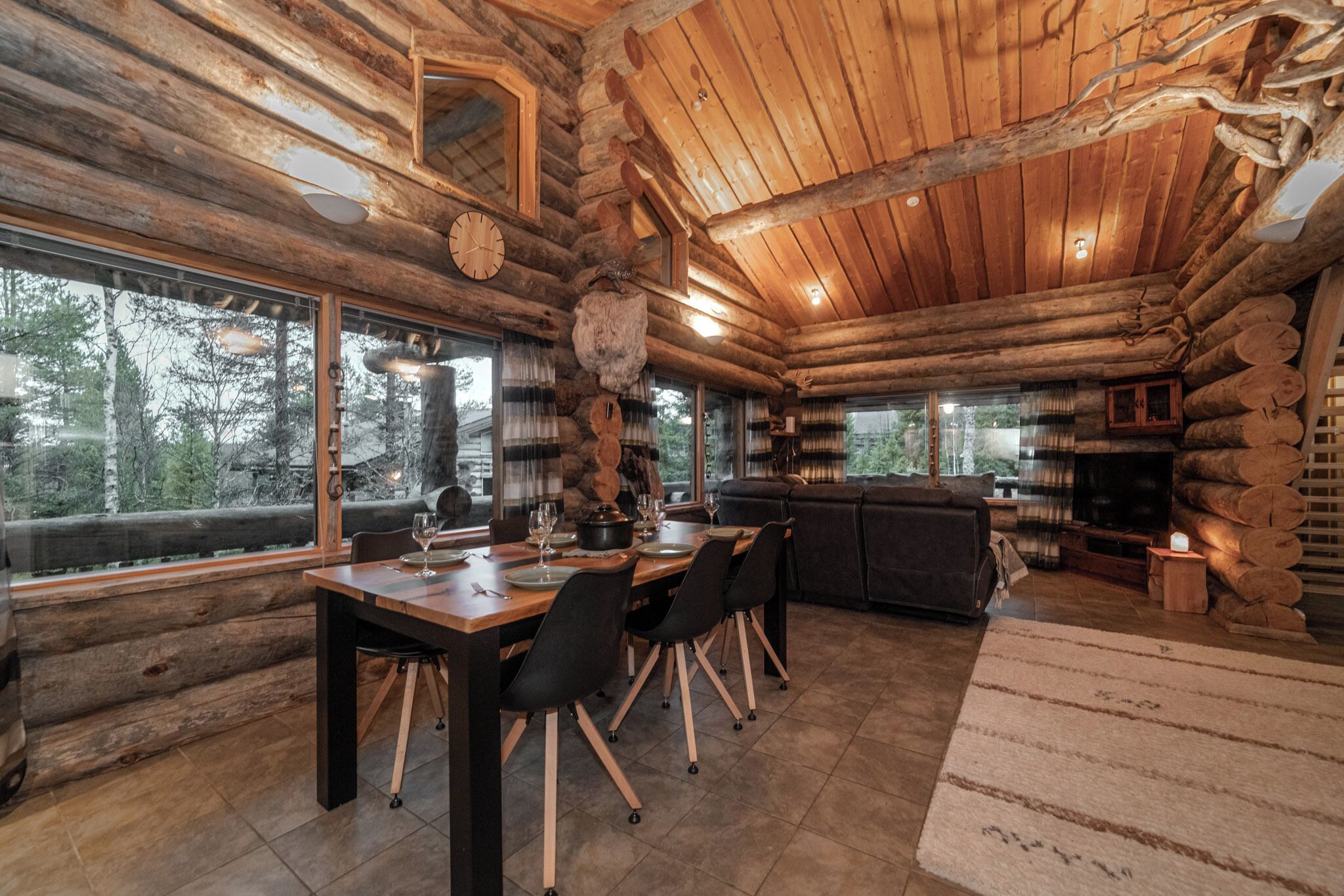 Villa superior, 5 habitaciones, junto a la pista de ski | Área de sala de estar | Televisión de pantalla plana 