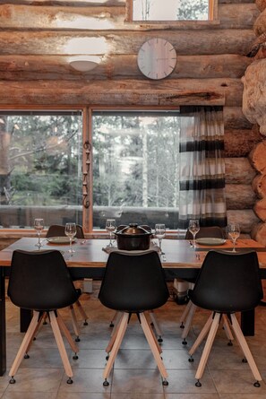 Superior Villa, 5 Bedrooms, Slope side | Dining room - Villa Mörri - Cozy 4BR Cabin in Ruka (Kuusamo)