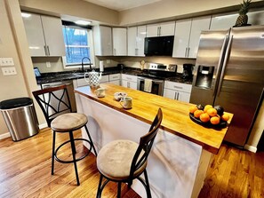 Private kitchen - Hot tub, Sauna,Views,Grill,Fire Pit, Ping Pong, Pool Table, Arcade! (Albrightsville)