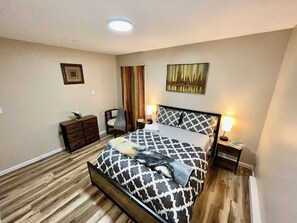 3 bedrooms, iron/ironing board, WiFi, bed sheets - Hot tub, Sauna,Views,Grill,Fire Pit, Ping Pong, Pool Table, Arcade! (Albrightsville)