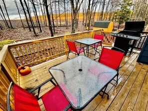 Outdoor dining - Hot tub, Sauna,Views,Grill,Fire Pit, Ping Pong, Pool Table, Arcade! (Albrightsville)