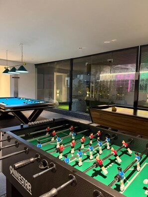 Games room - Lux Living Hotel (Bengaluru)
