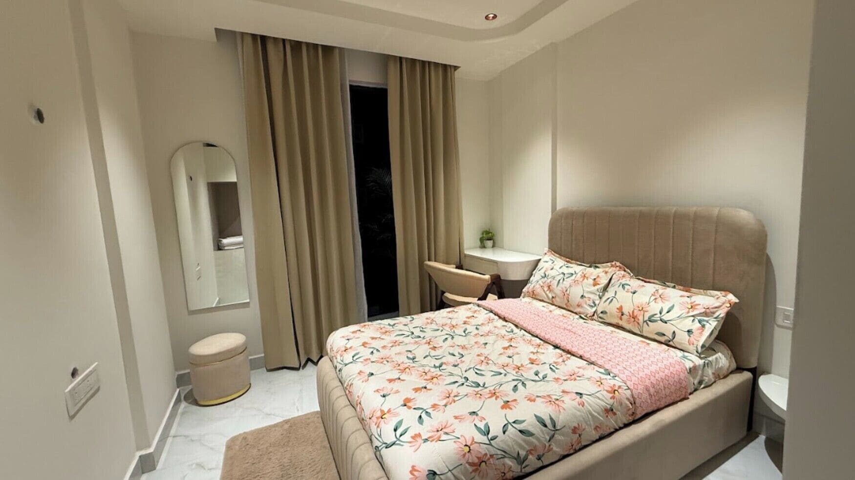 Deluxe Room with Balcony | Ropa de cama 