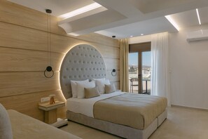 9 عدّة غرف نوم وخزنة داخل الغرفة ومكتب ومكواة/لوح كي