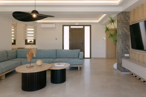 Smart TV, video games, table tennis, books - Anassa Villa, with 110m² Pool & Emerald Gardens (Rethymno)