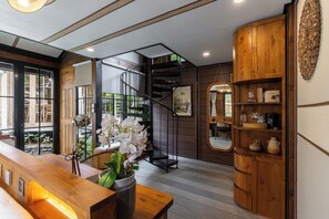 Schreibtisch, kostenloses WLAN