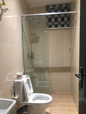 Free toiletries, towels, toilet paper