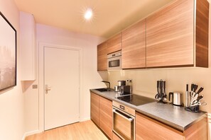 Fridge, microwave, oven, dishwasher