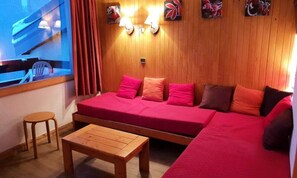 Interior - Candide C12 (Les Allues)