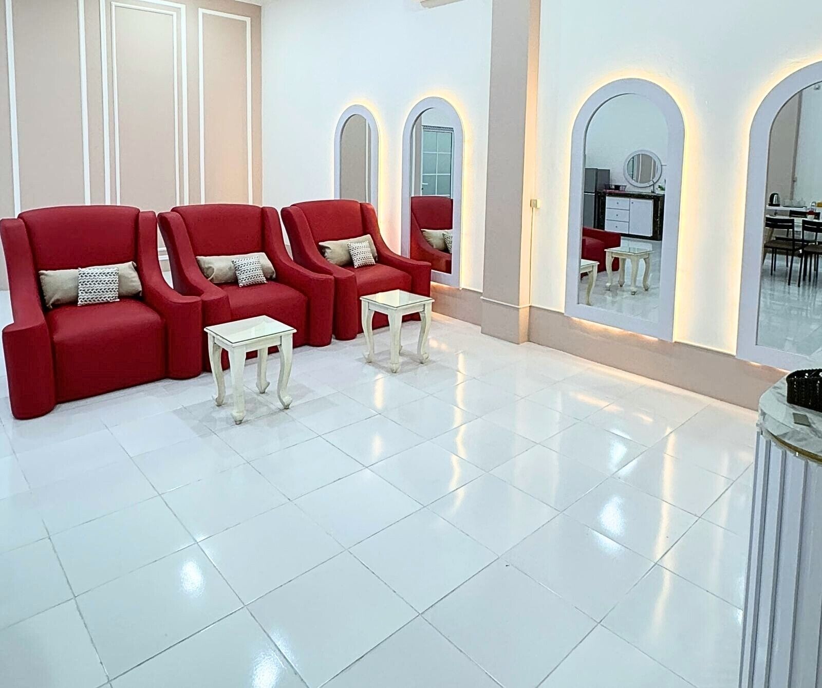 Nhà liên kế Grand, quang cảnh thành phố | Khu phòng khách | Smart TV 