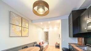 Interior - UrbanFlat 07 - Nice Apartment in Paris Center (París)