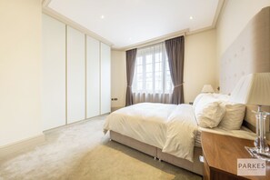 7 عدّة غرف نوم ومكواة/لوح كي وواي فاي وملاءات أسرّة