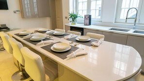 تناول الطعام