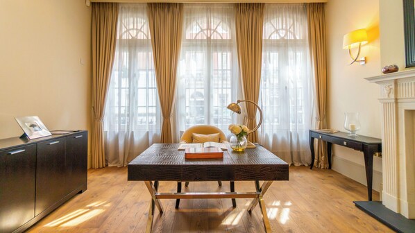 المنشأة من الداخل