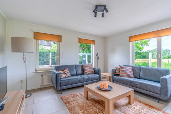 House | Living room - Charming Villa With Sauna on the Water (De Koog)