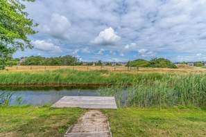 House | Garden - Charming Villa With Sauna on the Water (De Koog)