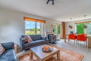 House | Living room - Charming Villa With Sauna on the Water (De Koog)