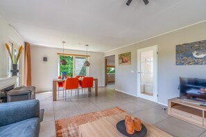 House | Dining - Charming Villa With Sauna on the Water (De Koog)