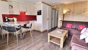 Interior - Bright Apartment, Quiet Area, Superb View OF Mont Vallon (Les Allues)