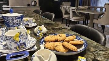 House, 4 Bedrooms, Accessible, Private Pool | Dining room