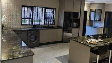 Rumah, 4 kamar tidur, akses difabel, kolam renang pribadi | Dapur pribadi