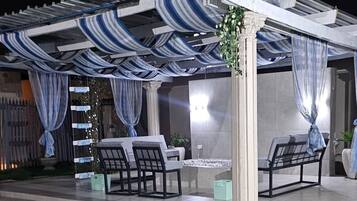 Rumah, 4 kamar tidur, akses difabel, kolam renang pribadi | Teras/patio