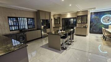 House, 4 Bedrooms, Accessible, Private Pool | Tempat makan