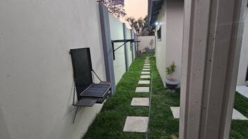 Rumah, 4 kamar tidur, akses difabel, kolam renang pribadi | Halaman properti